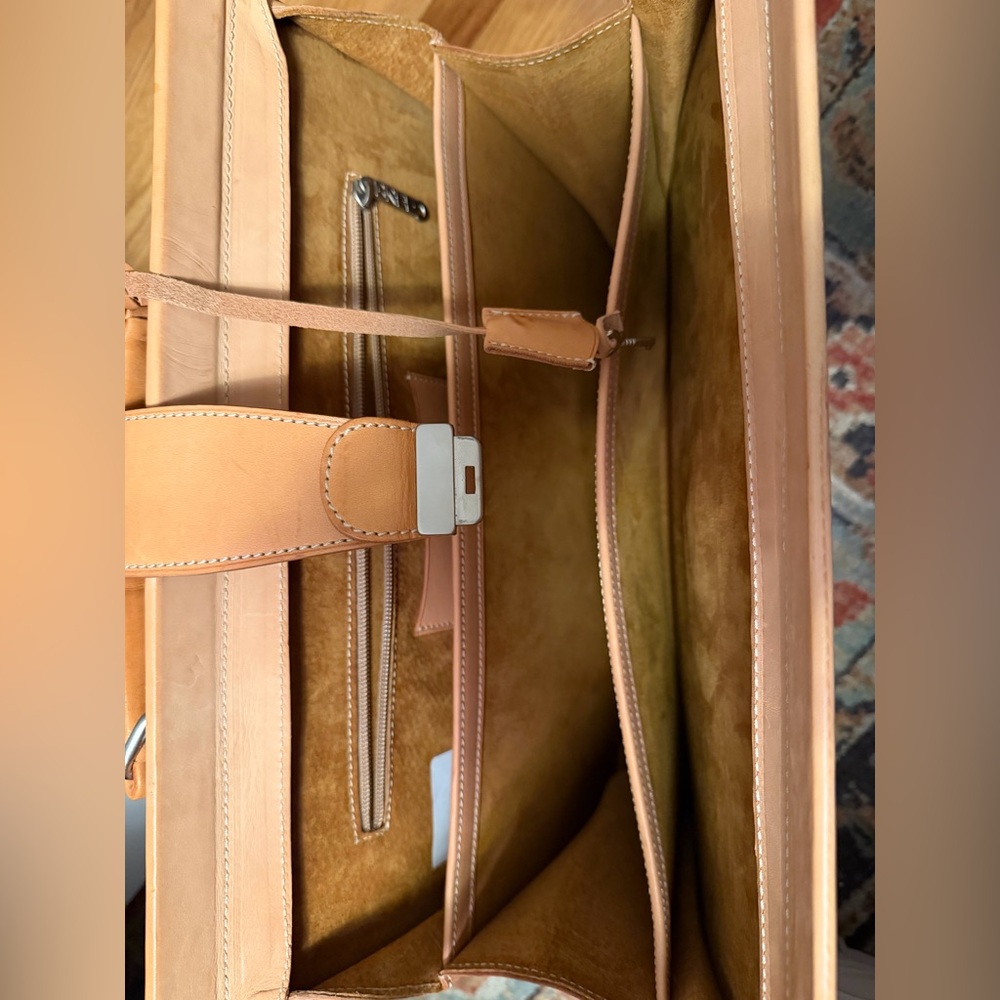 NWOT Rare BREE satchel in natural leather with lock and key - Picture 7 of 10